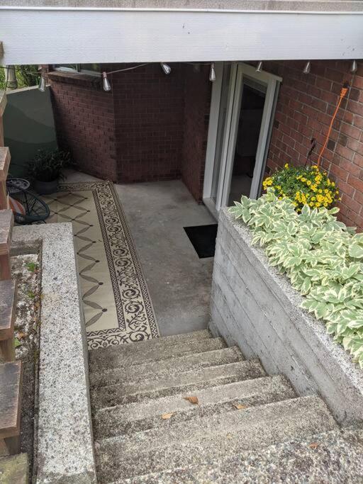 Bright Modern 1Br Suite In Sooke Village Core Exterior photo