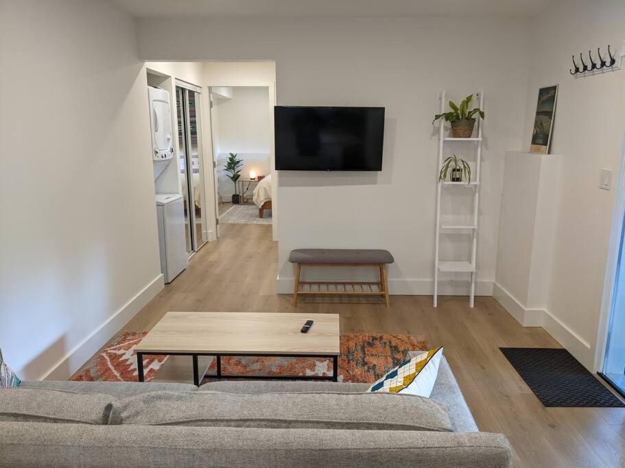 Bright Modern 1Br Suite In Sooke Village Core Exterior photo