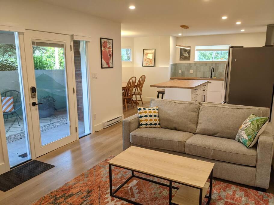 Bright Modern 1Br Suite In Sooke Village Core Exterior photo
