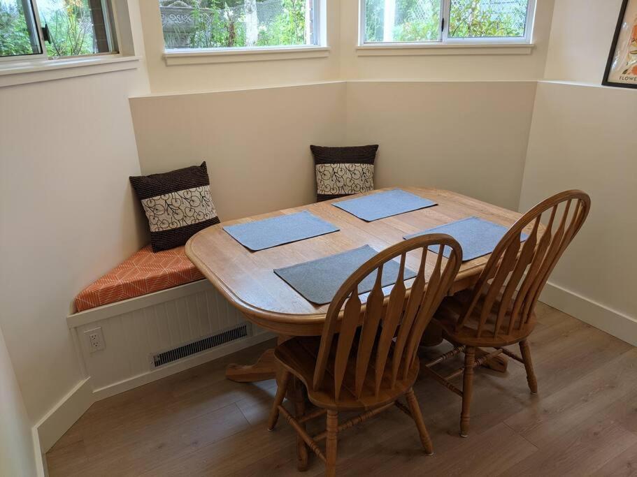 Bright Modern 1Br Suite In Sooke Village Core Exterior photo