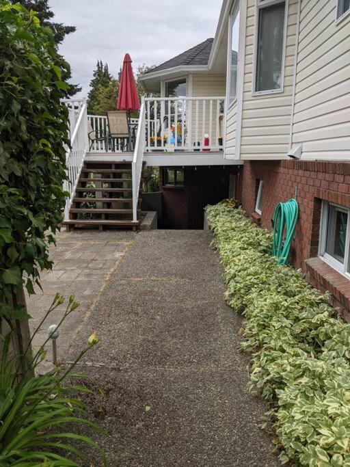 Bright Modern 1Br Suite In Sooke Village Core Exterior photo