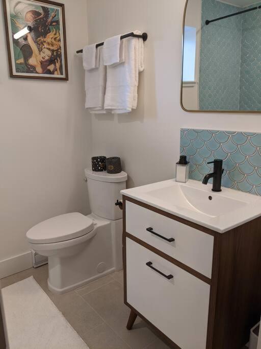 Bright Modern 1Br Suite In Sooke Village Core Exterior photo